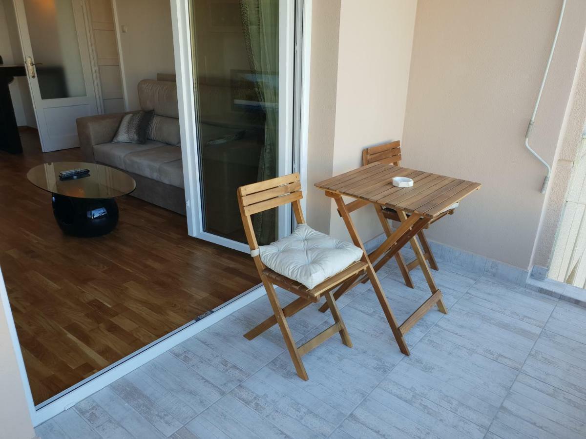 Central Luxury Flat With Terrace - Adela Accommodation - Ideal For Long Stays Bucureşti Eksteriør bilde